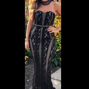 NWT Women’s Windsor Dress Size L black with lace.